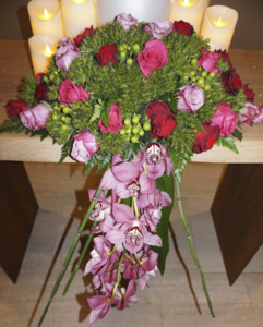 1.08 Afhangend roze/paars/groen