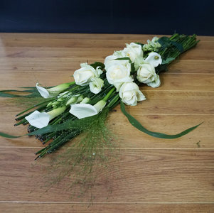 6.02 Rouwboeket,  langwerpig bamboo wit