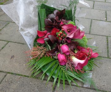 6.03 Rouwboeket,  calla gekleurd