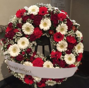 7.02 Rouwkrans,  rood/wit